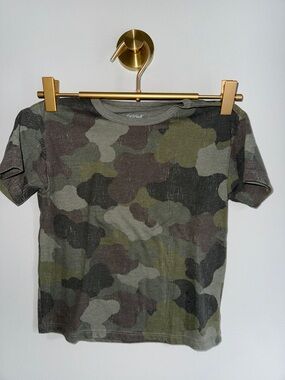 Cat & Jack Boys 4T Short Sleeve Camo Tee in Green and Black